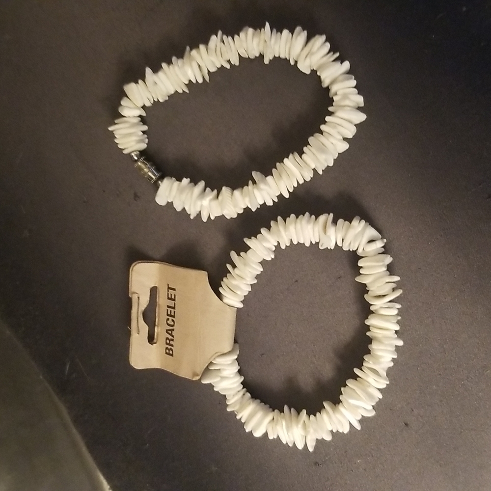 Shell bracelet screw on clasps